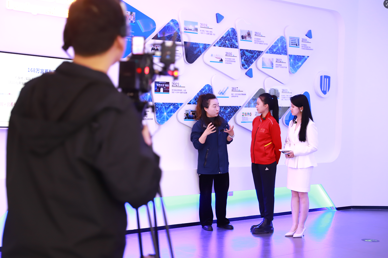 “冠军品质,探秘板川”—— 冠军潘婷领衔探厂板川,冠军之夜圆满收官! “冠军品质,探秘板川”—— 冠军潘婷领衔探厂板川,冠军之夜圆满收官!