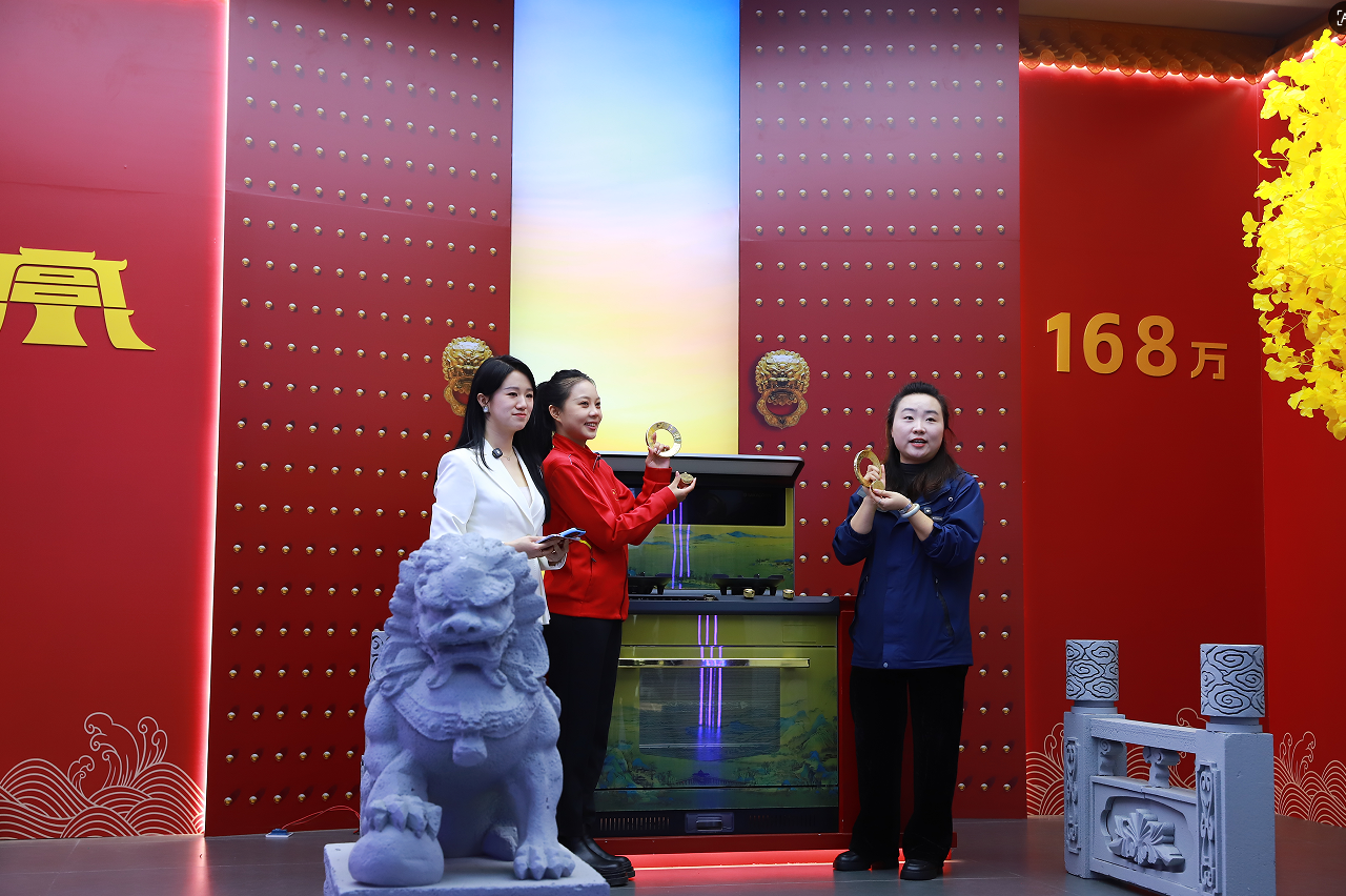 “冠军品质,探秘板川”—— 冠军潘婷领衔探厂板川,冠军之夜圆满收官! “冠军品质,探秘板川”—— 冠军潘婷领衔探厂板川,冠军之夜圆满收官!